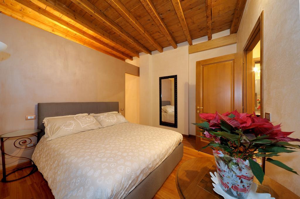 Antico Palazzo Signorile Apartamento Salò Exterior foto
