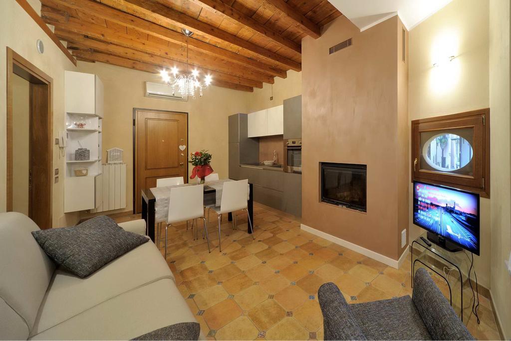 Antico Palazzo Signorile Apartamento Salò Exterior foto