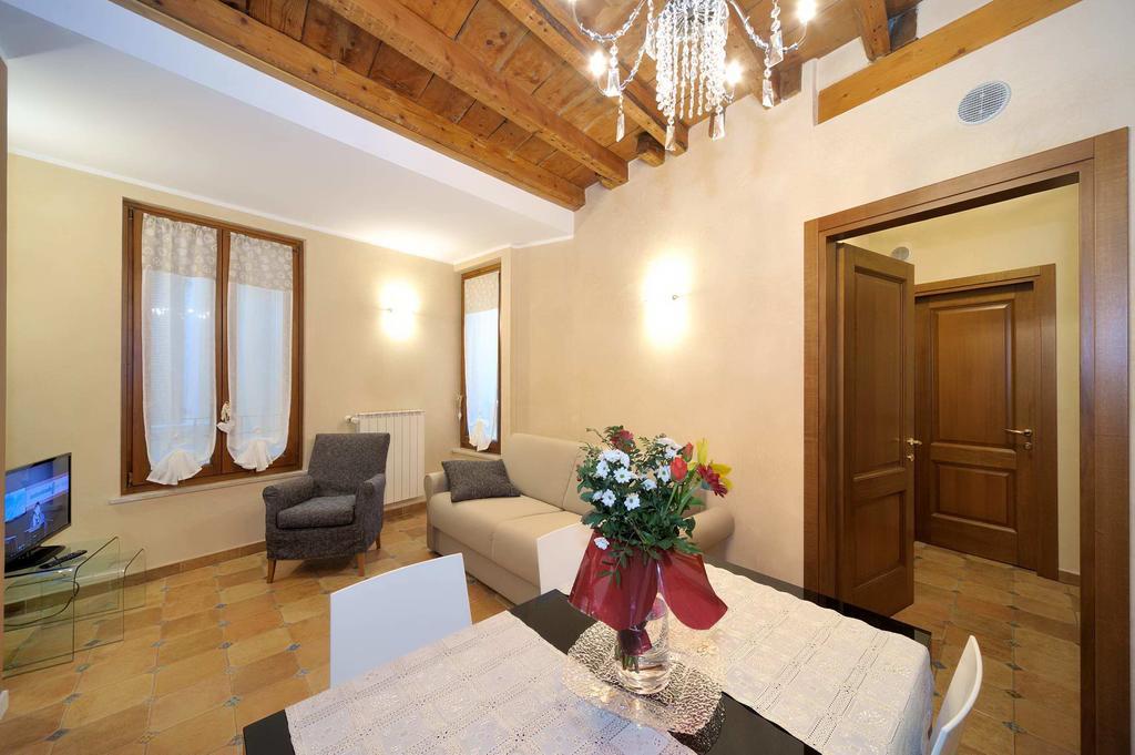 Antico Palazzo Signorile Apartamento Salò Exterior foto